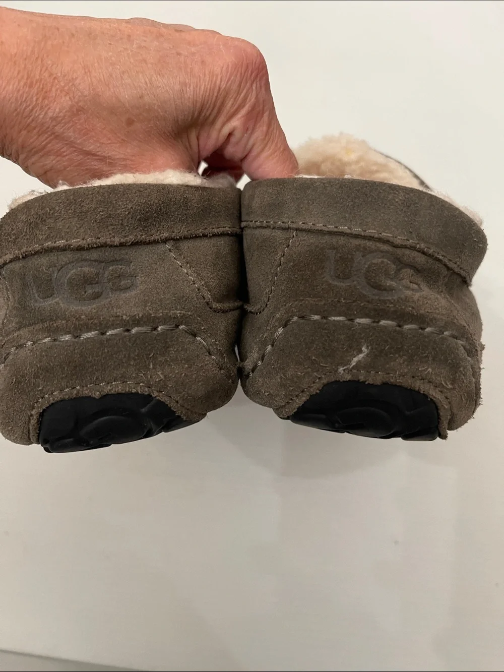 UGG WINTER ASCOT IN AN OLIVE SLIPPERS MENS SIZE 12